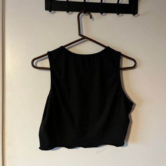 XL Women’s Graphic Tank - Picture 2 of 4